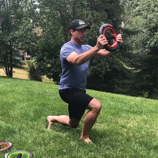 Step up exercise using the AXIO 1080