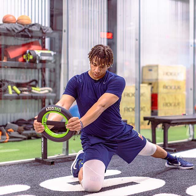 Side Squat with diagonal 2 hand AXIO  360 rotation